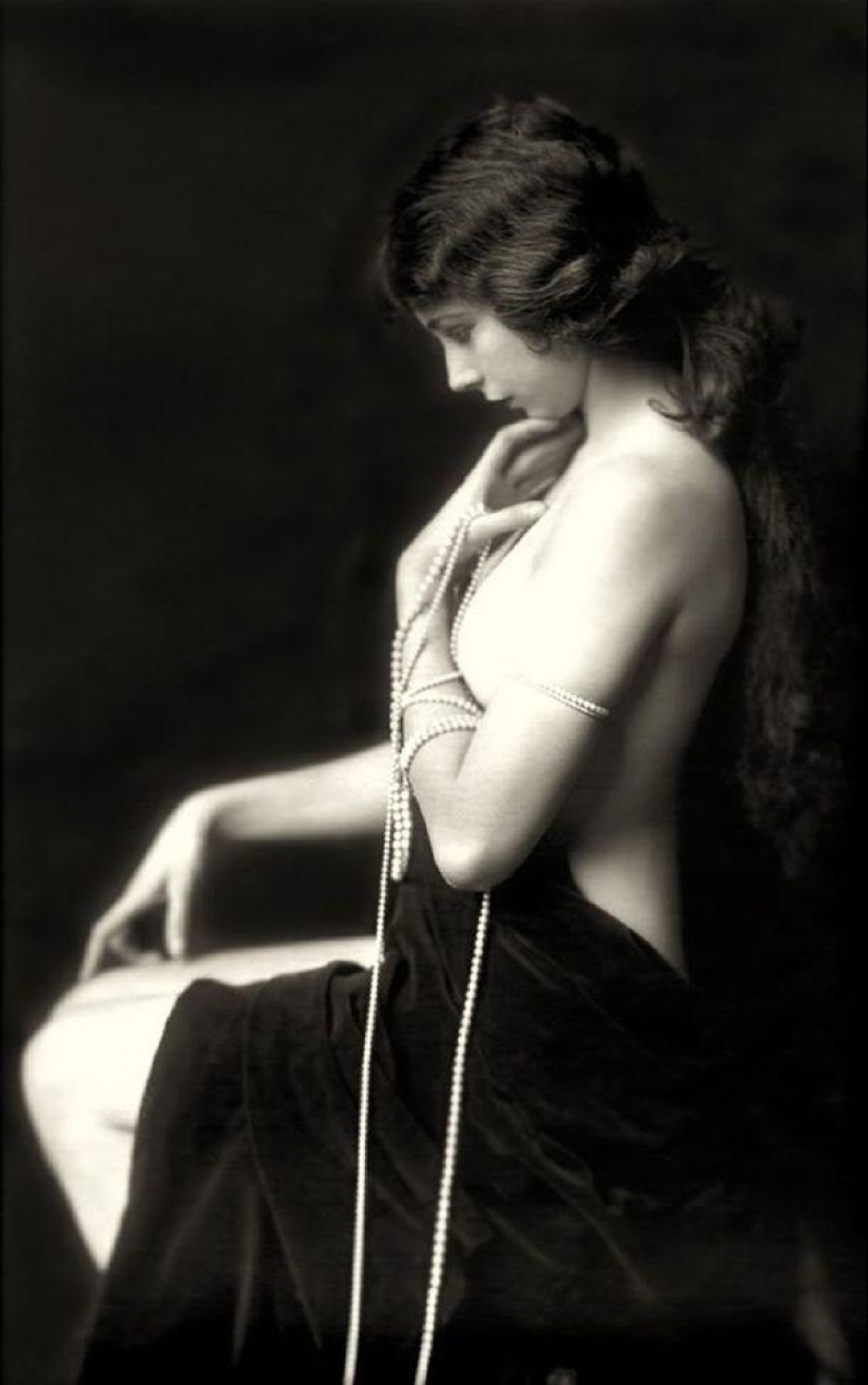 "Ziegfeld Girls": the sexiest Broadway actresses of the 1920s