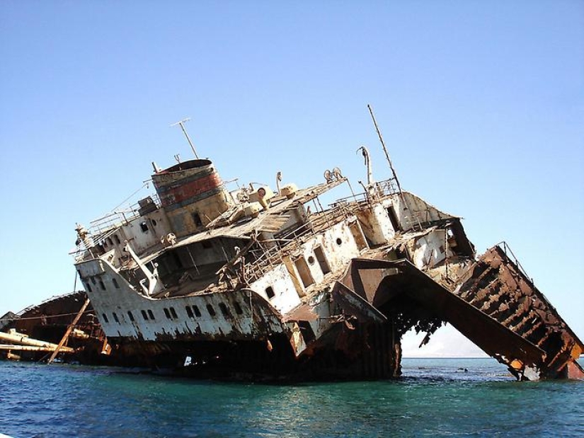 10 most spectacular shipwrecks from different parts of the world