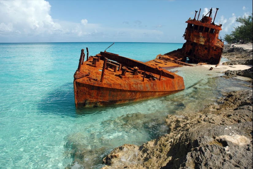 10 most spectacular shipwrecks from different parts of the world