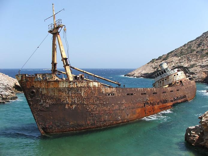 10 most spectacular shipwrecks from different parts of the world