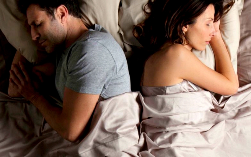 10 sleep poses that clearly characterize the relationship within a couple 10 sleep poses that clearly characterize the relationship within a couple