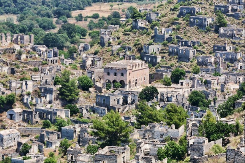15 mysterious ghost towns scattered around the world