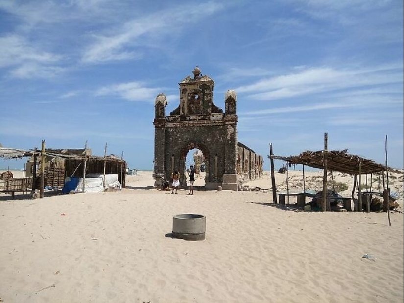 15 mysterious ghost towns scattered around the world