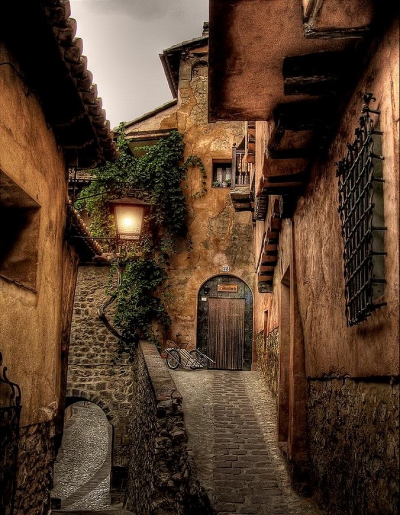 15 non-touristic places where the real character of each country is visible 15 non-touristic places where the real character of each country is visible