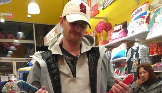 15+ pictures where the background solves all