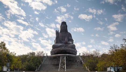 15 tallest and grandest statues