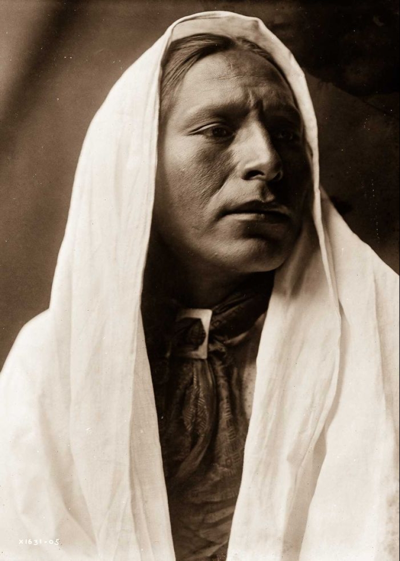 1904-1924: The life of North American Indians in photographs by Edward Curtis 1904-1924: The life of North American Indians in photographs by Edward Curtis