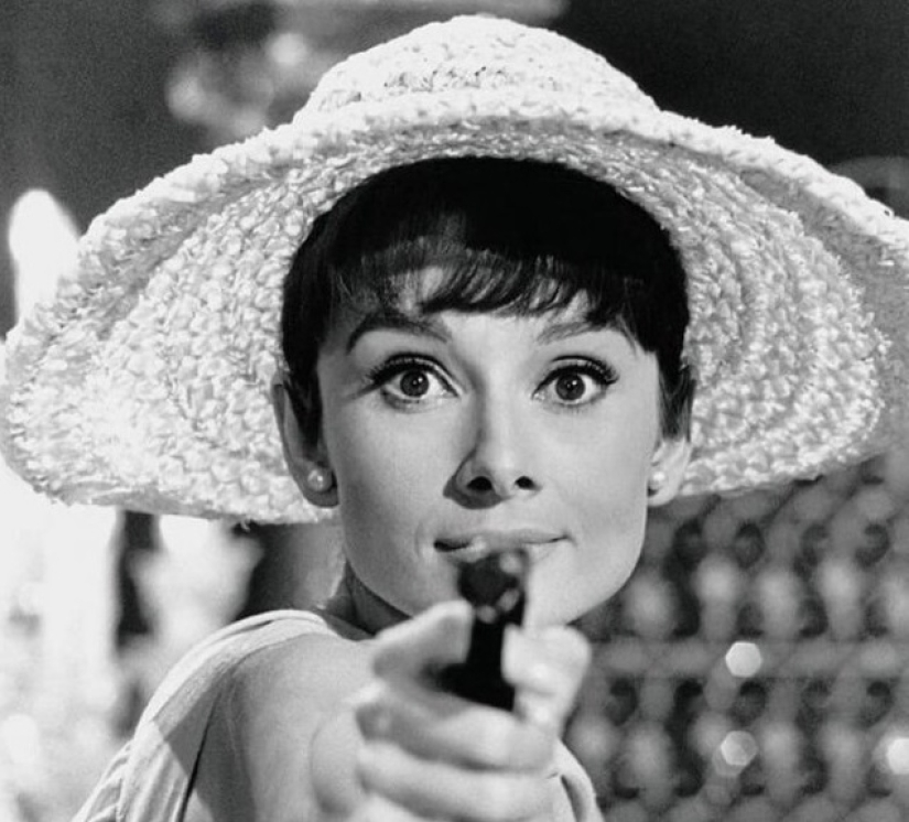 20 chicas famosas con armas en sus manos 20 chicas famosas con armas en sus manos