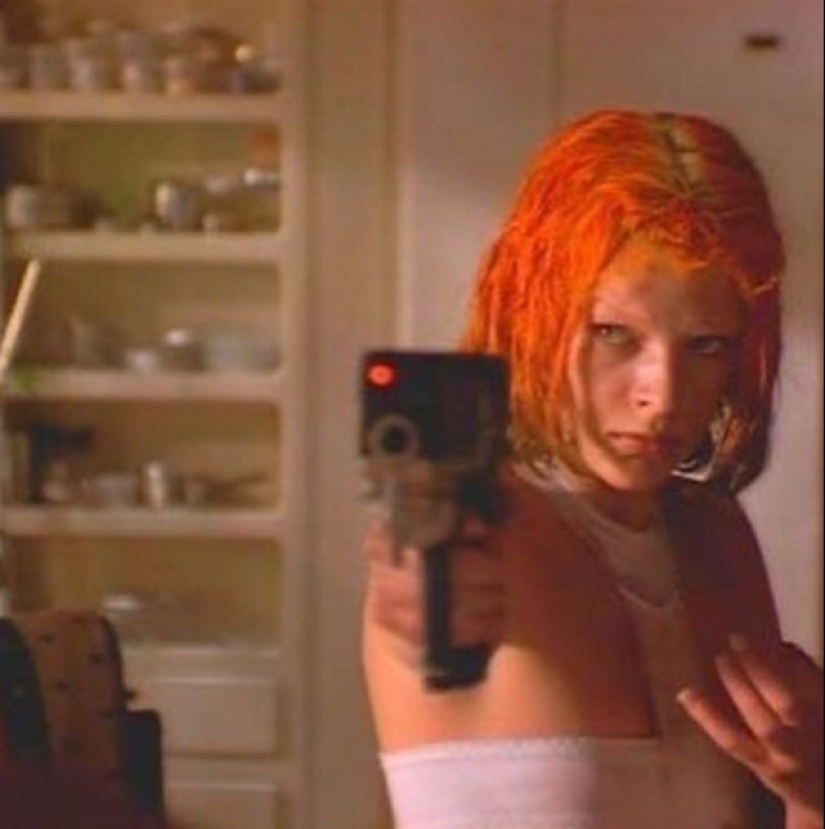 20 chicas famosas con armas en sus manos 20 chicas famosas con armas en sus manos