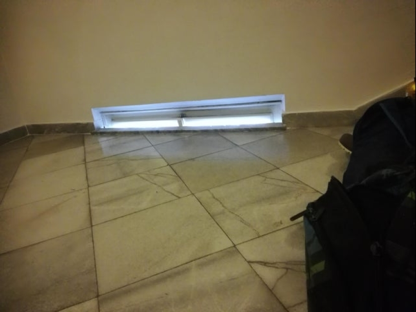 20 ejemplos de la más inútil y estúpido de diseño, que los autores deberían estar avergonzados 20 ejemplos de la más inútil y estúpido de diseño, que los autores deberían estar avergonzados