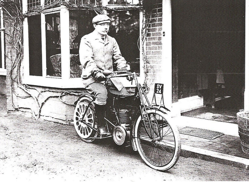 20 fotos de celebridades del siglo XX en motocicletas 20 fotos de celebridades del siglo XX en motocicletas