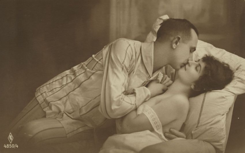20 German erotic postcards from the early 20th century