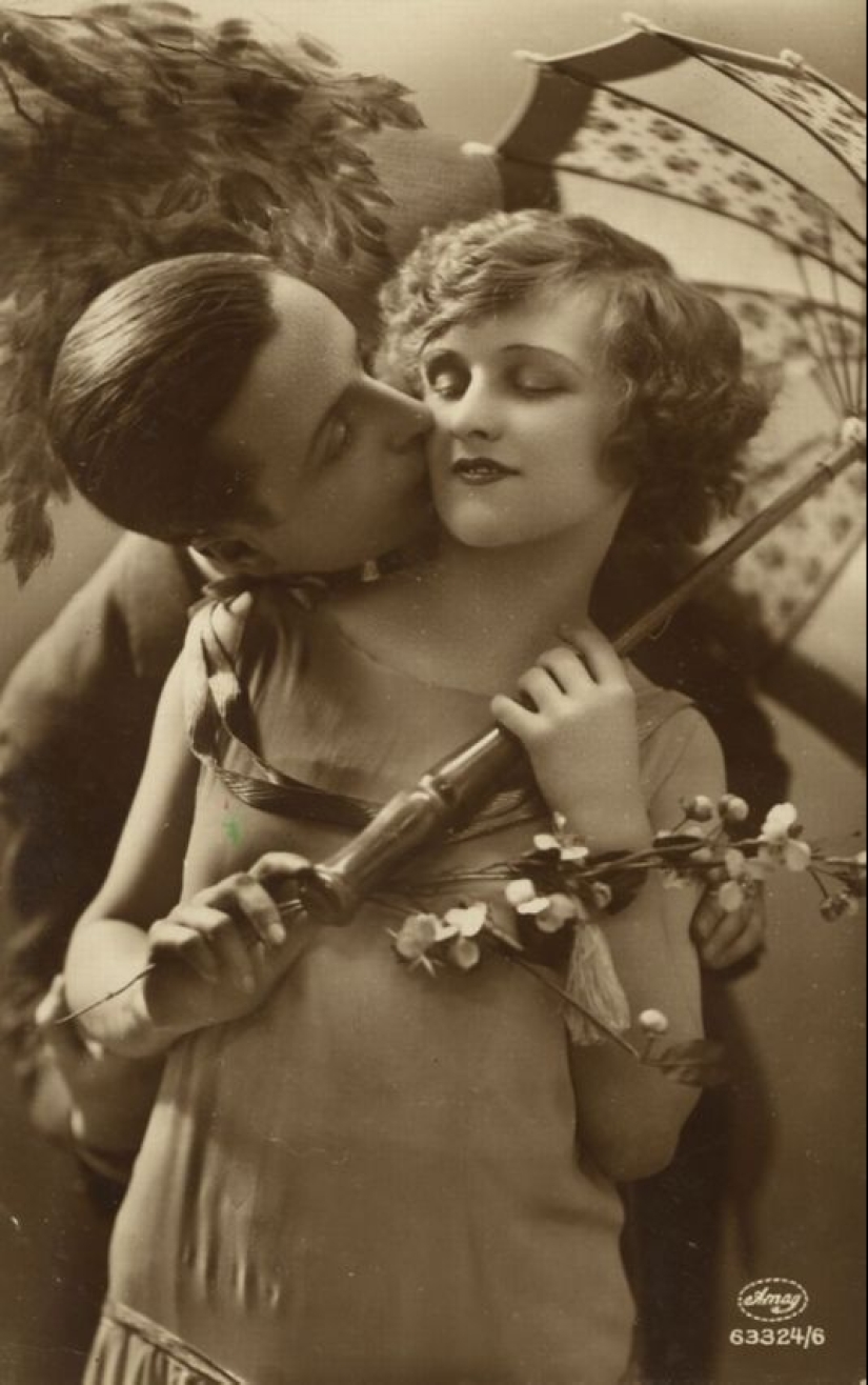 20 German erotic postcards from the early 20th century