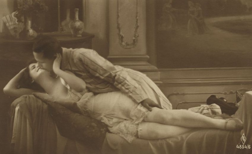 20 German erotic postcards from the early 20th century