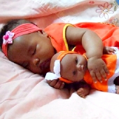 20 Kids Who Look Exactly Like Their Dolls