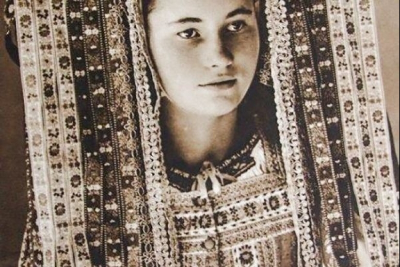 20 vintage photos of brides in national wedding dresses 20 vintage photos of brides in national wedding dresses