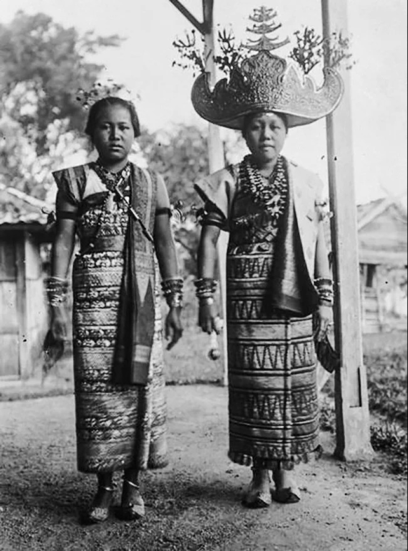20 vintage photos of brides in national wedding dresses 20 vintage photos of brides in national wedding dresses