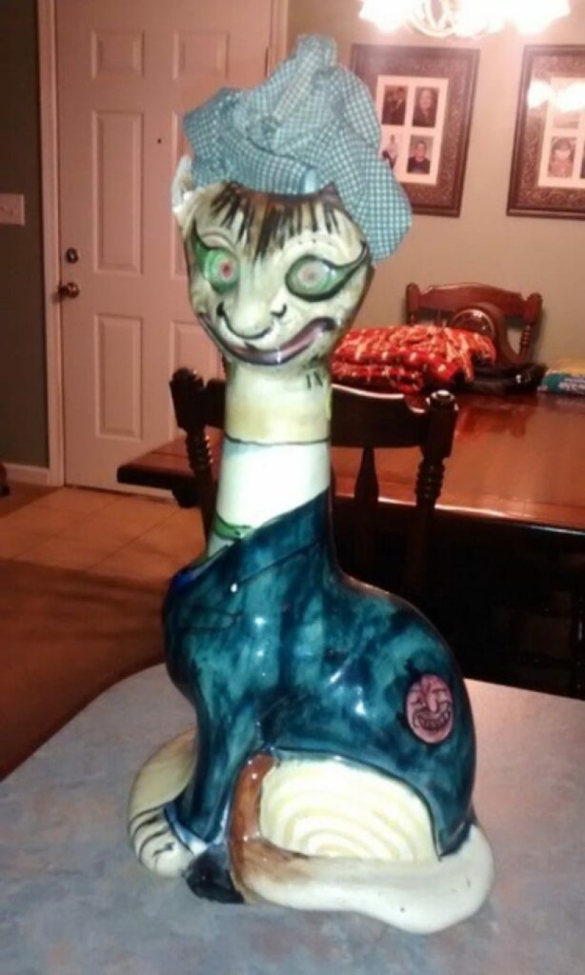 22 Crazy Antiques That Collectors Pay Big Money For