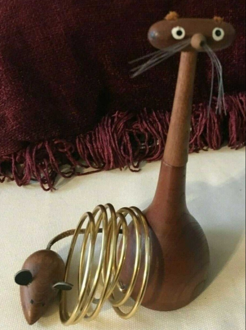 22 Crazy Antiques That Collectors Pay Big Money For