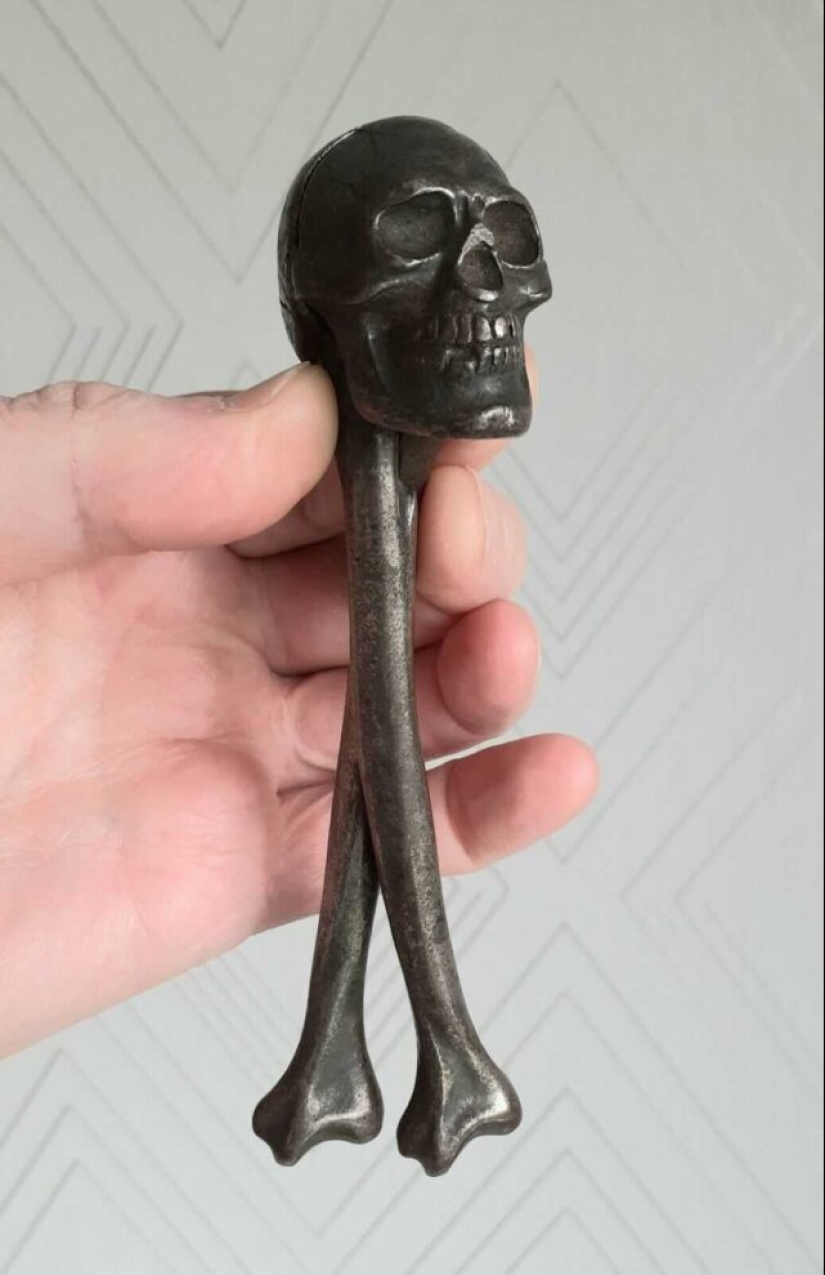 22 Crazy Antiques That Collectors Pay Big Money For