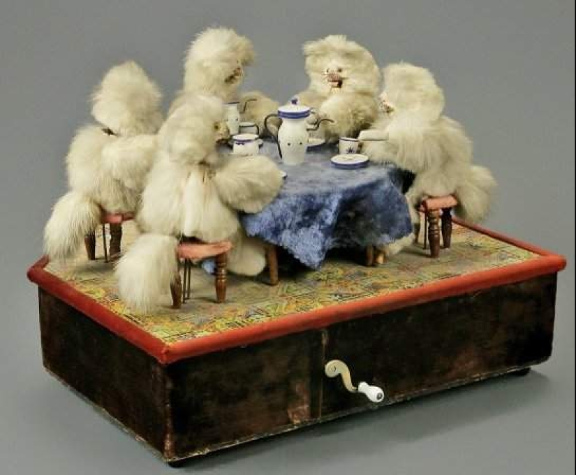 22 Crazy Antiques That Collectors Pay Big Money For