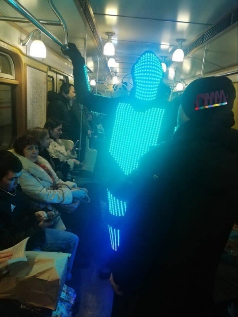 22 de los personajes más coloridos que lograron reunirse en el metro