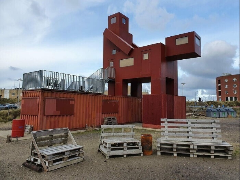 22 examples of strange architecture and design that cause laughter and bewilderment 22 examples of strange architecture and design that cause laughter and bewilderment