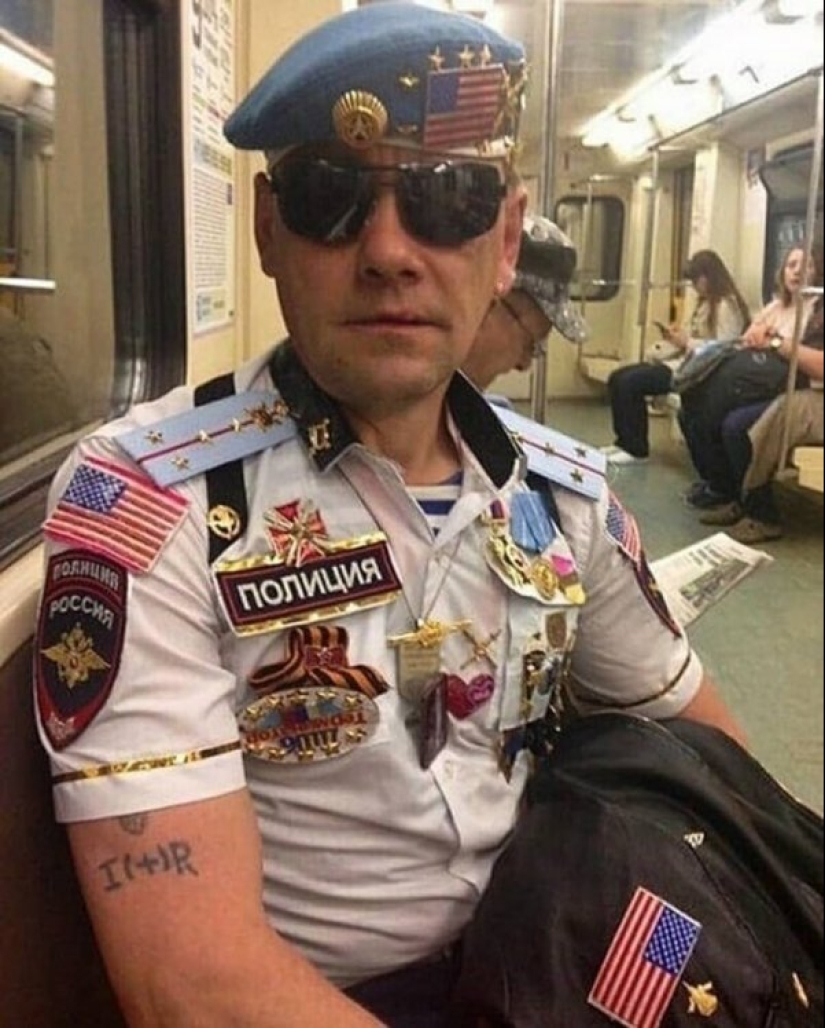 22 fashionistas y solo una excéntrica que solo se encuentran en el metro