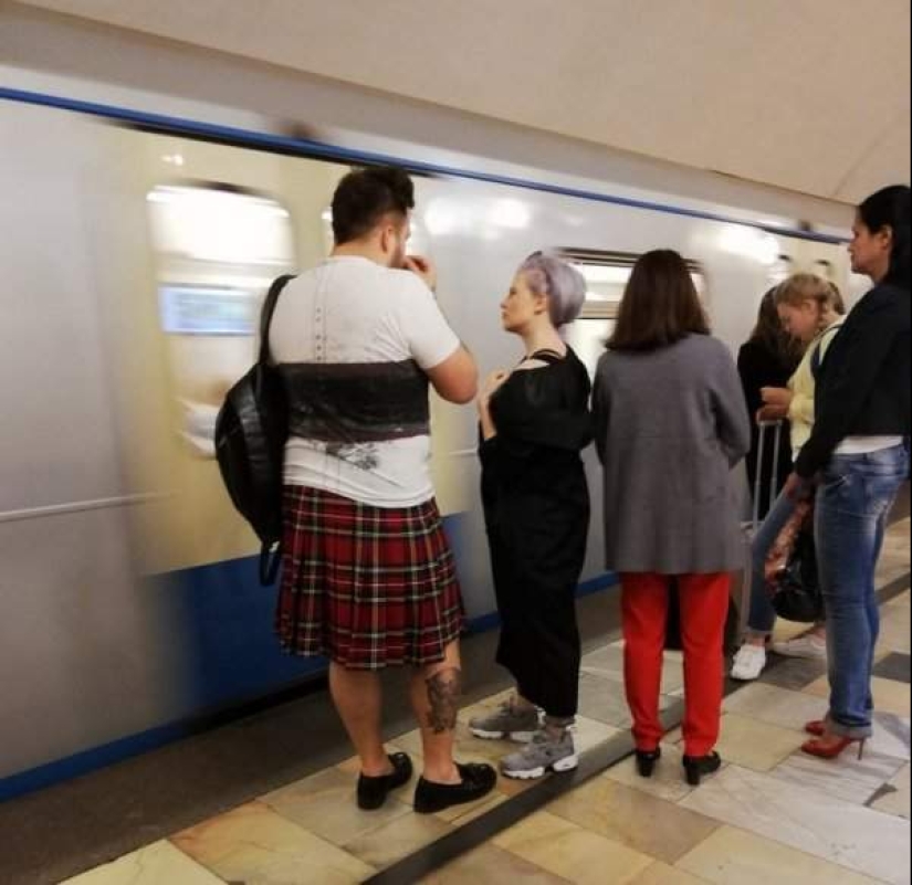 22 fashionistas y solo una excéntrica que solo se encuentran en el metro