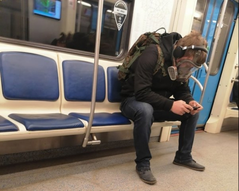 22 fashionistas y solo una excéntrica que solo se encuentran en el metro