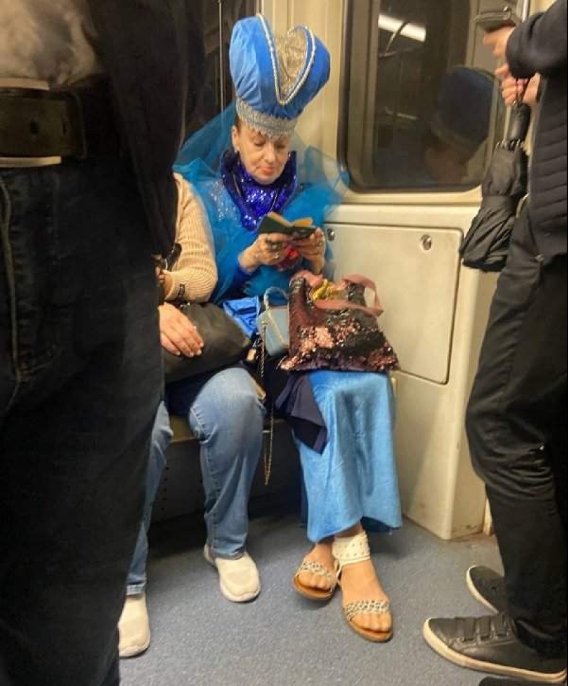 22 fashionistas y solo una excéntrica que solo se encuentran en el metro