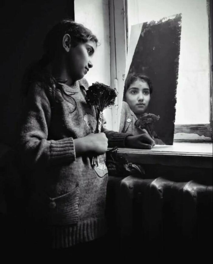 22 fotografías cautivadoras de un fotógrafo que muestran la profundidad emocional de la infancia