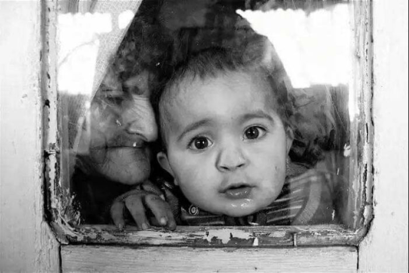 22 fotografías cautivadoras de un fotógrafo que muestran la profundidad emocional de la infancia