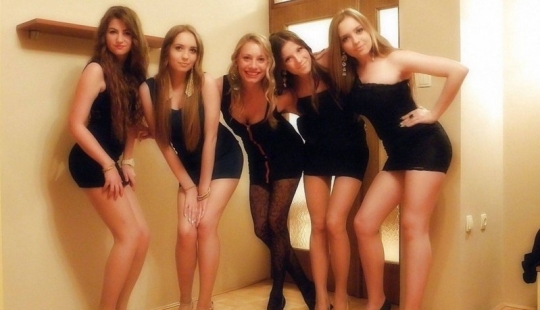 22 fotos de chicas con vestidos únicos que fueron cosidos por ellas mismas