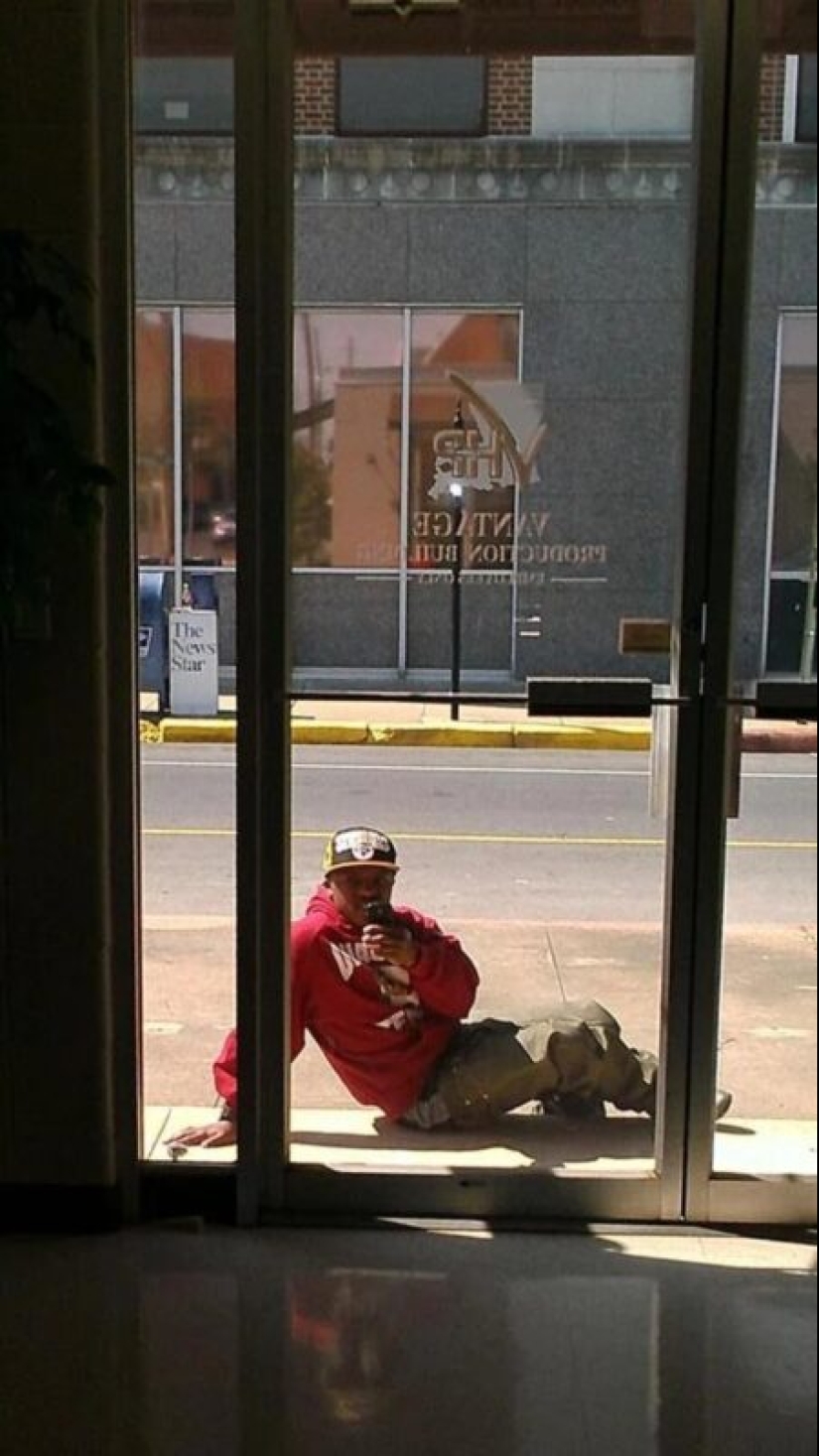 22 fotos de personas atrapadas tomando selfies idiotas