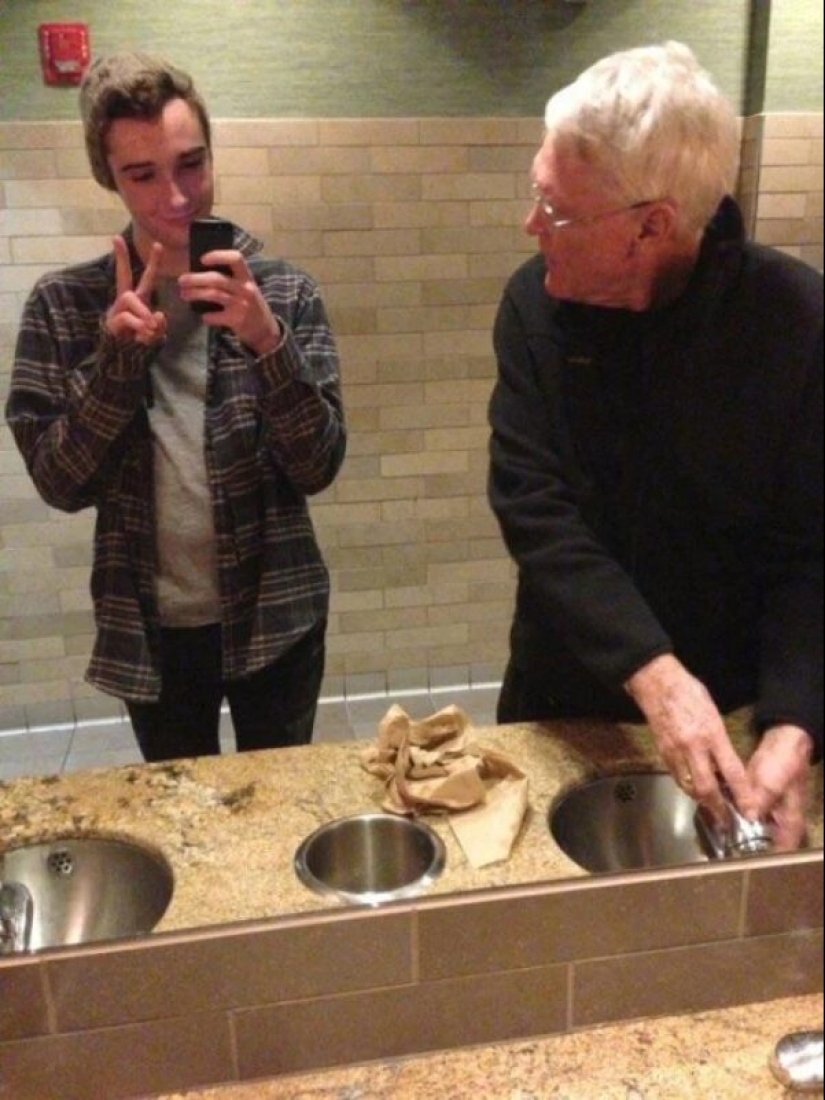 22 fotos de personas atrapadas tomando selfies idiotas