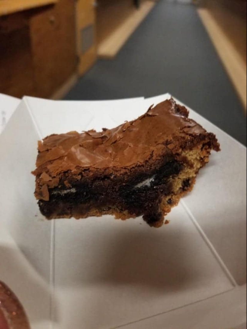 22 funny photos from the "it seemed" series that are worth looking at twice 22 funny photos from the "it seemed" series that are worth looking at twice