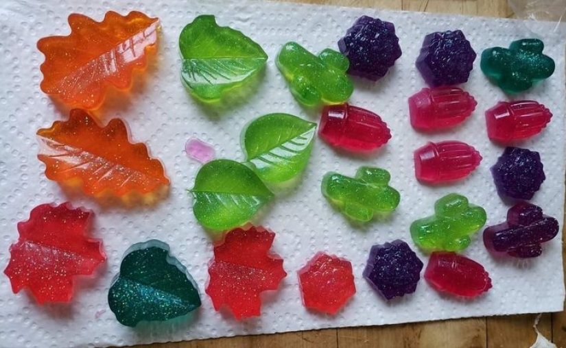 22 people whose hands grow from the right place 22 people whose hands grow from the right place