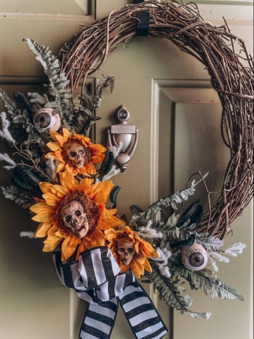 22 people whose hands grow from the right place 22 people whose hands grow from the right place