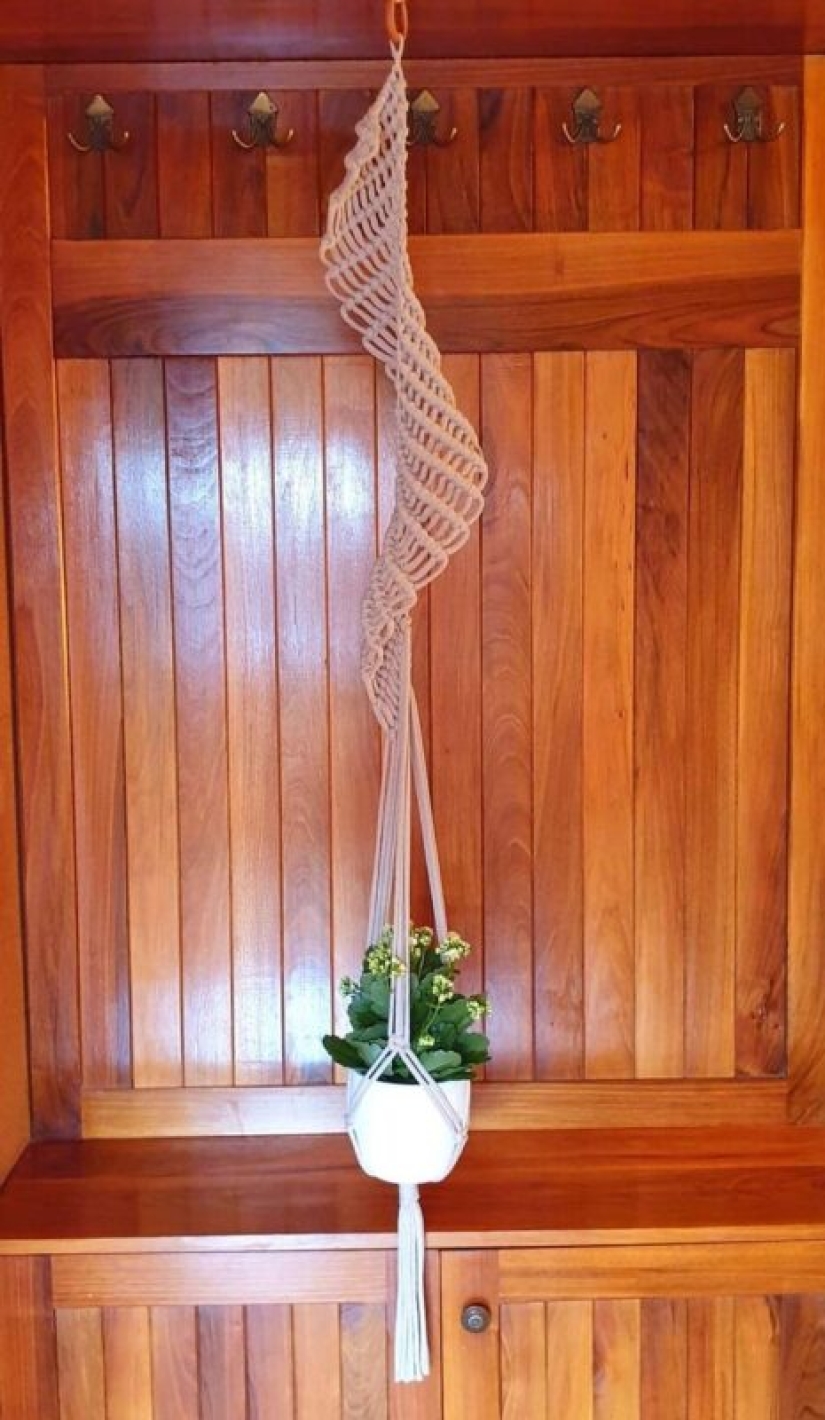 22 people whose hands grow from the right place 22 people whose hands grow from the right place