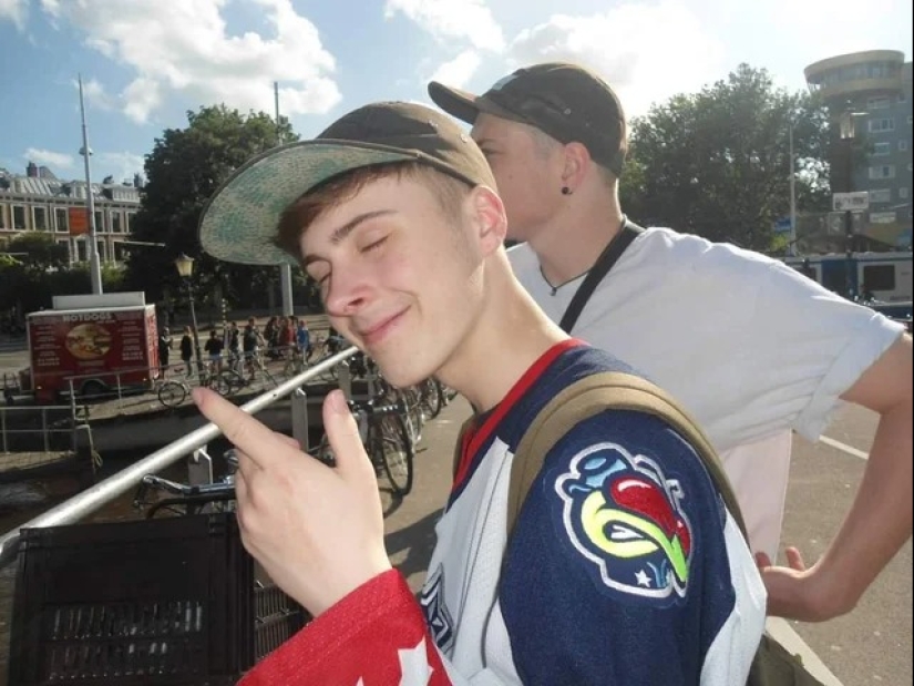 22 photos that you will have to look at from different angles