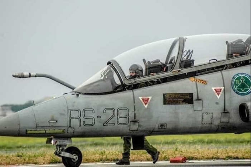 22 puzzling photos that just blow up the brain