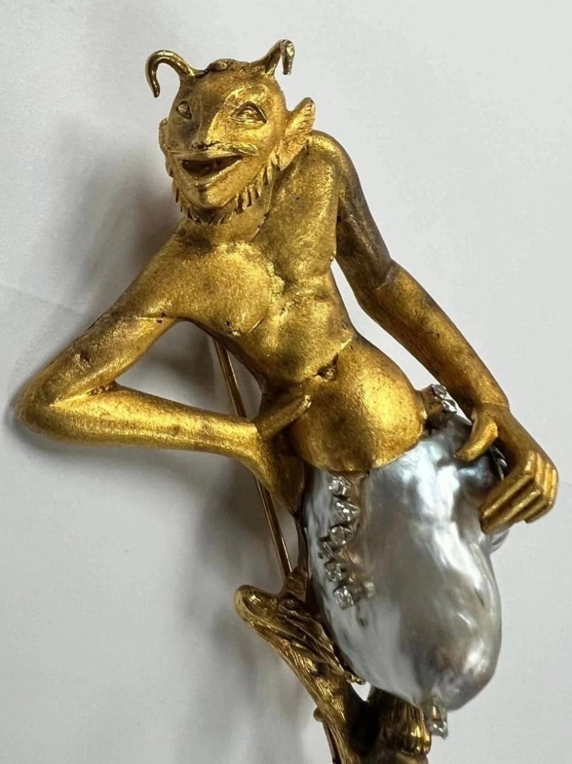 22 strange antiques that raise a lot of questions