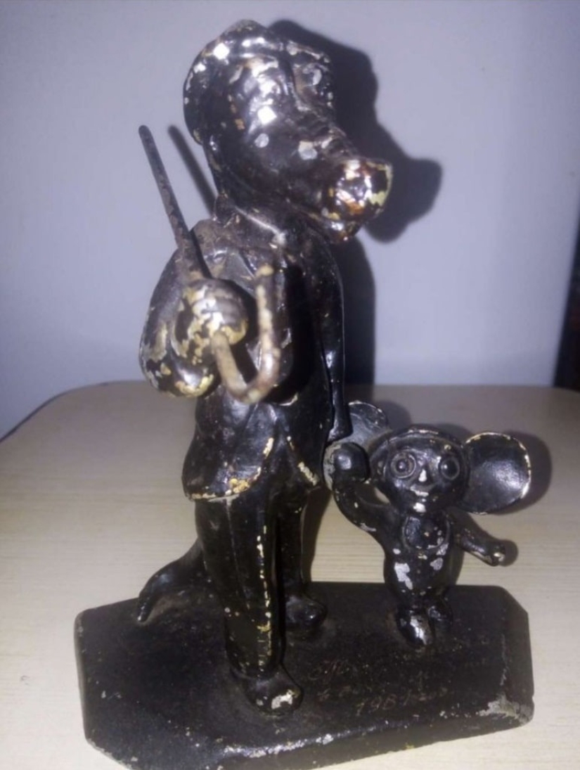 22 strange antiques that raise a lot of questions