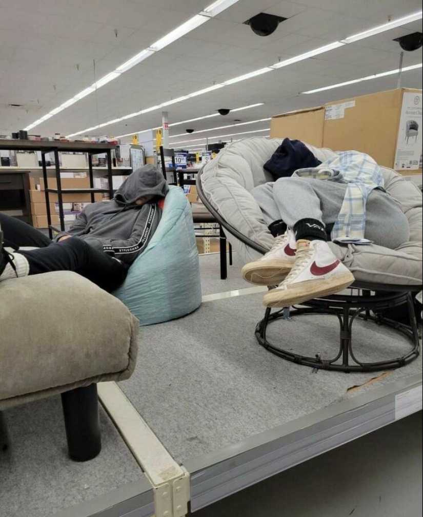 22 weirdos from Walmart in their Natural Habitat 22 weirdos from Walmart in their Natural Habitat