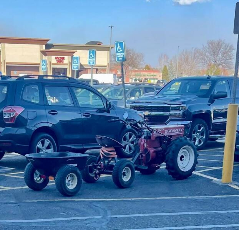 22 weirdos from Walmart in their Natural Habitat 22 weirdos from Walmart in their Natural Habitat