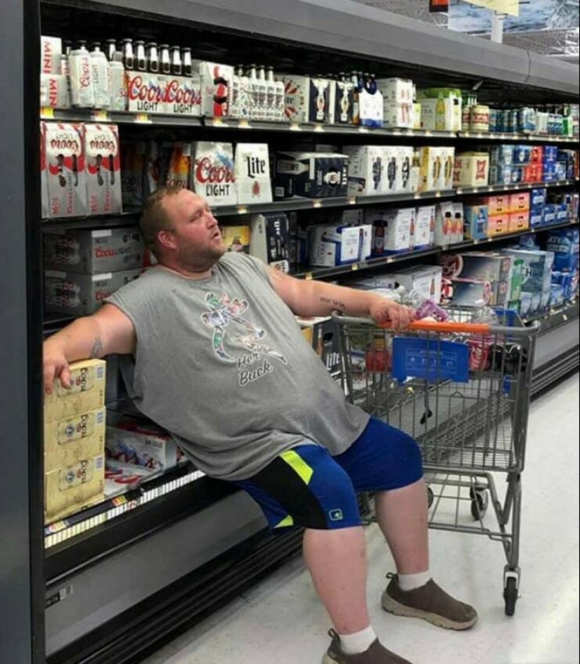 22 weirdos from Walmart in their Natural Habitat 22 weirdos from Walmart in their Natural Habitat