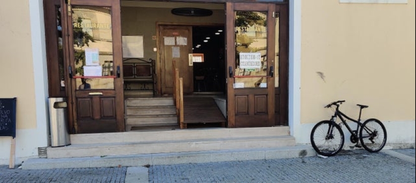 22 would-be designers and their "works" 22 would-be designers and their "works"