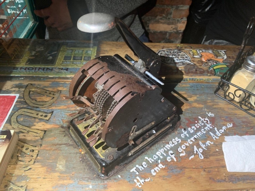 24 interesantes, pero oscuro sujeto, el cual tuve que pedir en la Red 24 interesantes, pero oscuro sujeto, el cual tuve que pedir en la Red