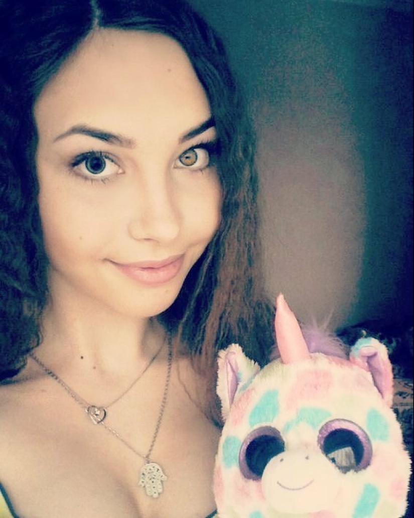 25 people with unique faces that attract and repel at the same time 25 people with unique faces that attract and repel at the same time